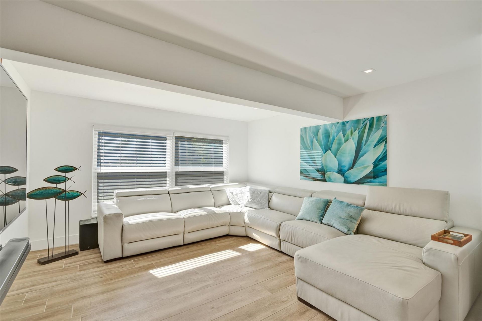 701 NE 164th Street, Miami, FL 33162 Photo