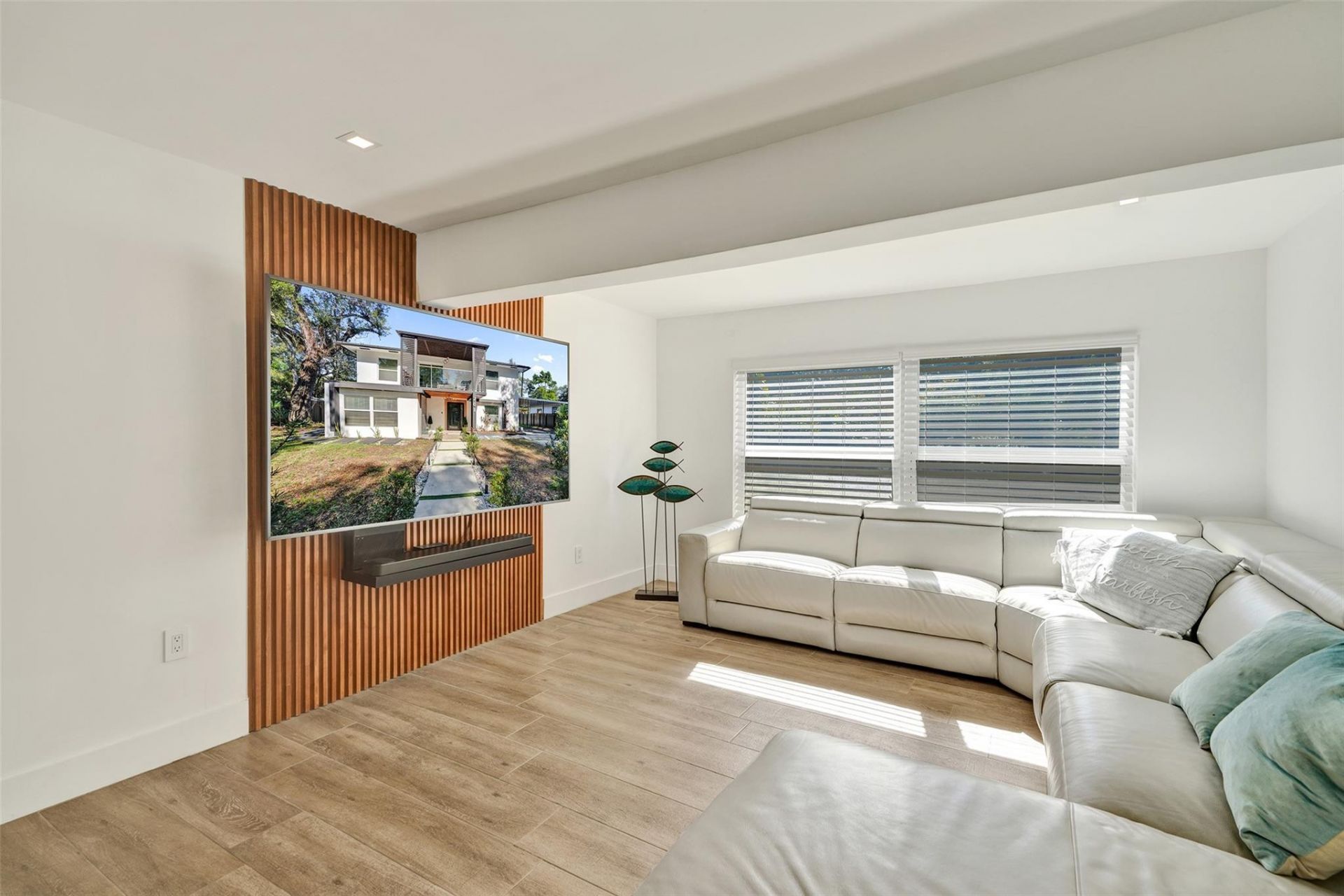 701 NE 164th Street, Miami, FL 33162 Photo