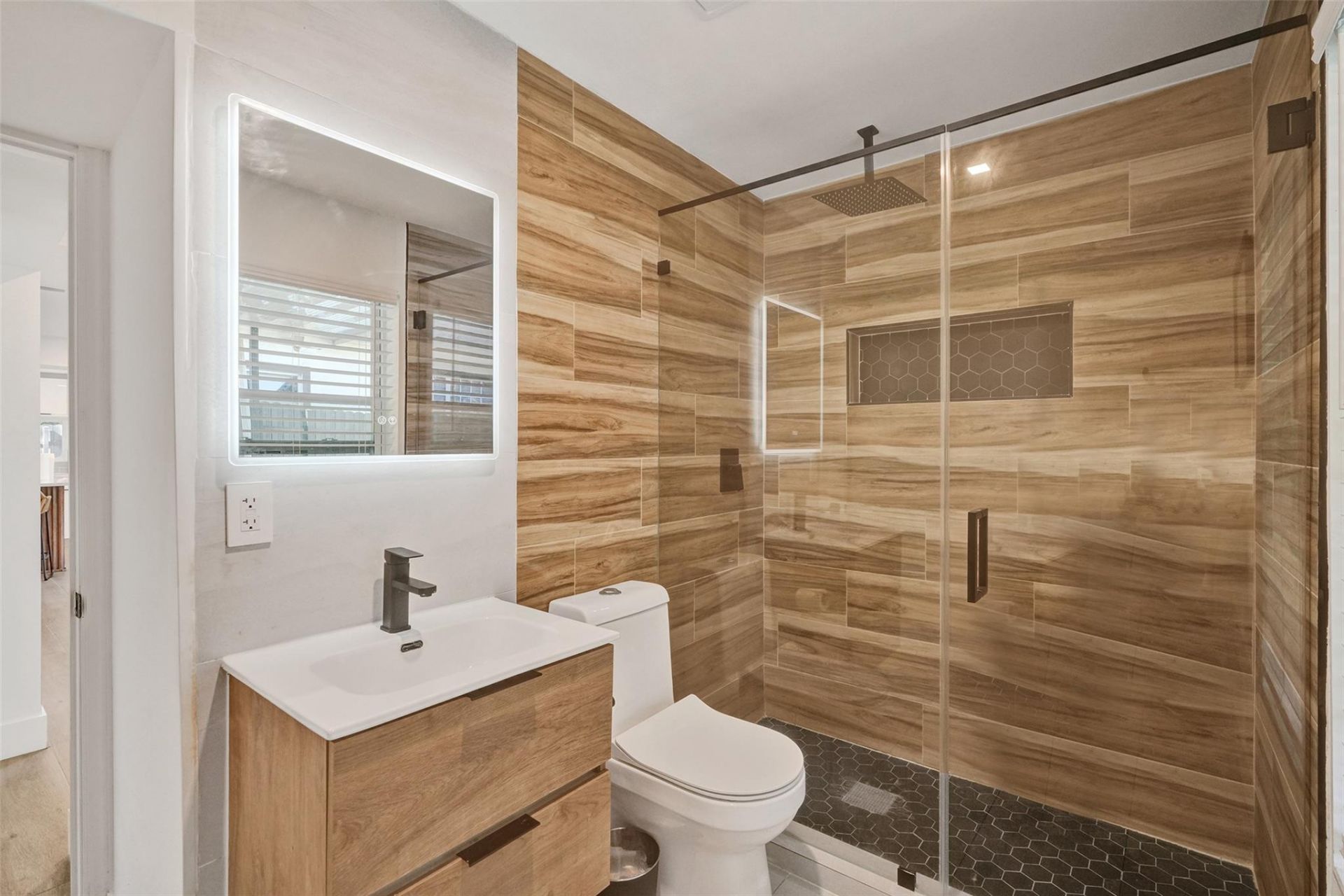 701 NE 164th Street, Miami, FL 33162 Photo
