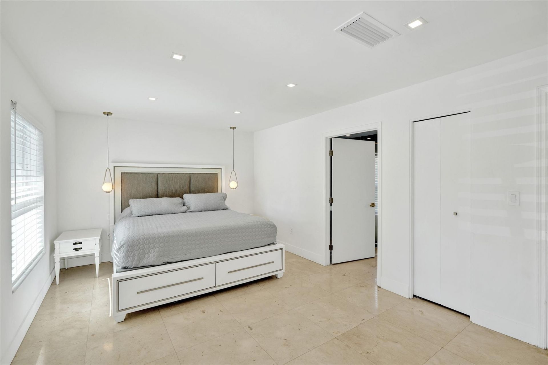 701 NE 164th Street, Miami, FL 33162 Photo