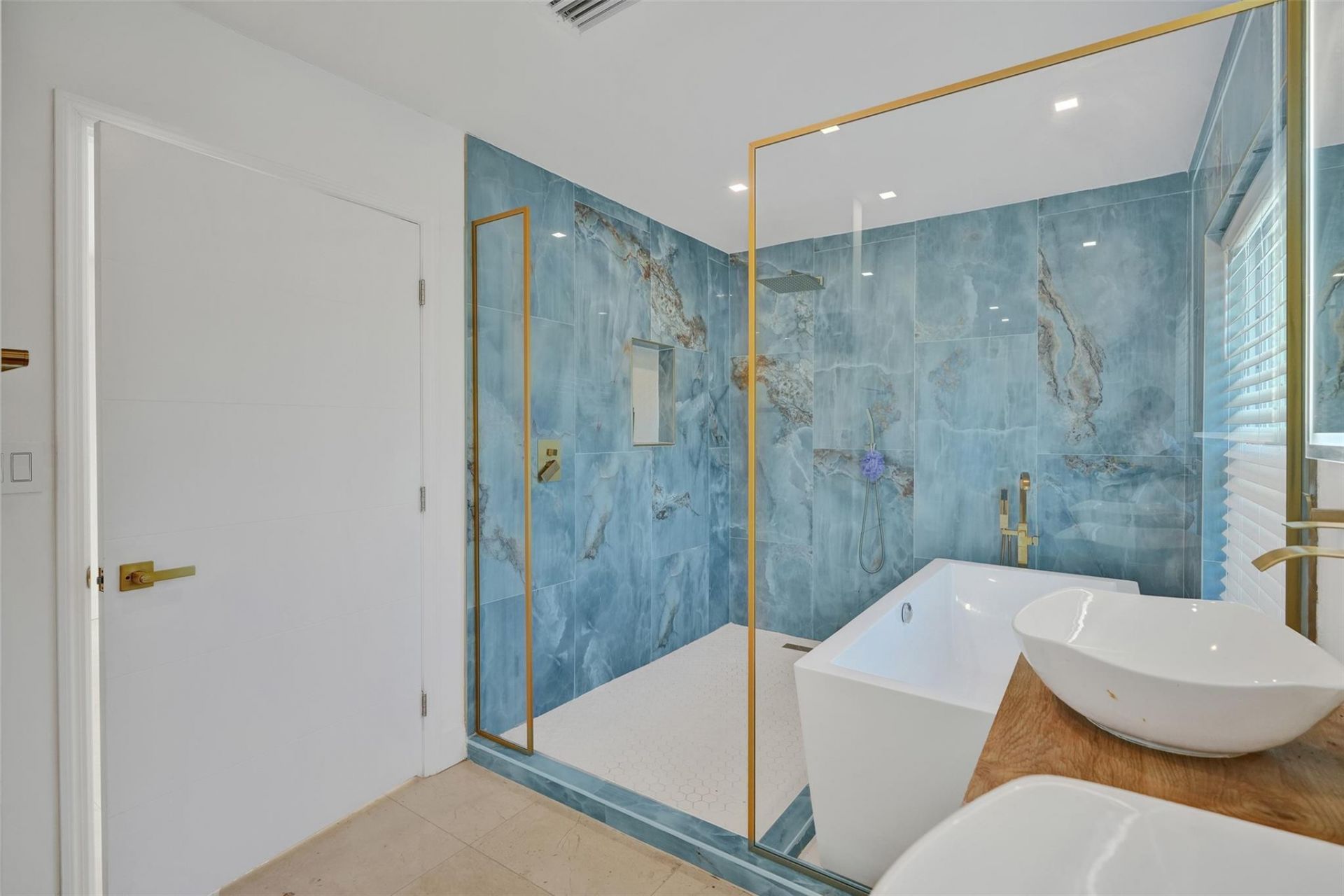 701 NE 164th Street, Miami, FL 33162 Photo