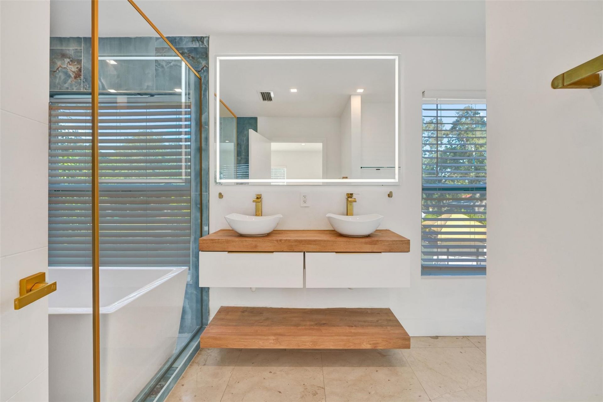 701 NE 164th Street, Miami, FL 33162 Photo