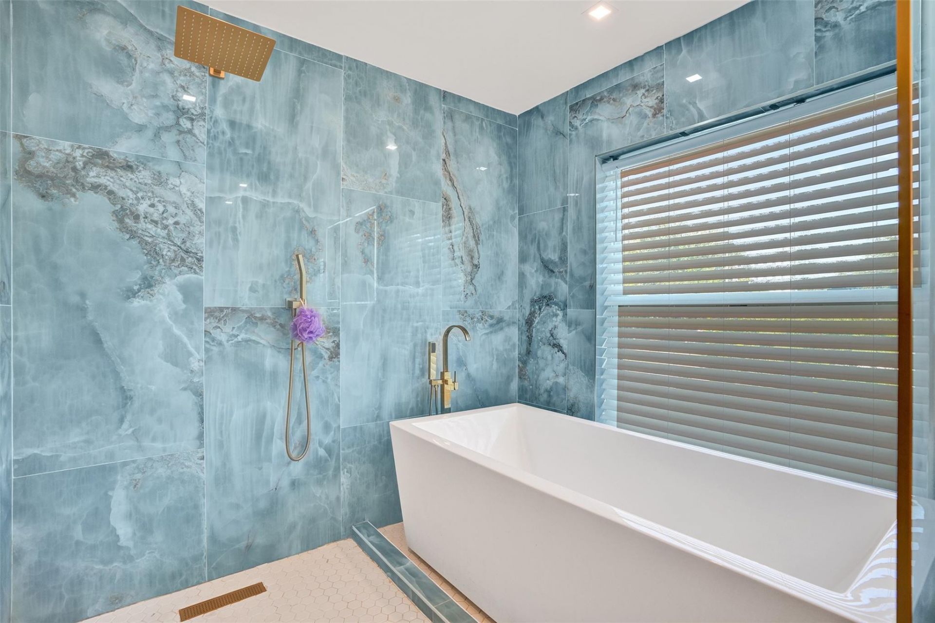 701 NE 164th Street, Miami, FL 33162 Photo