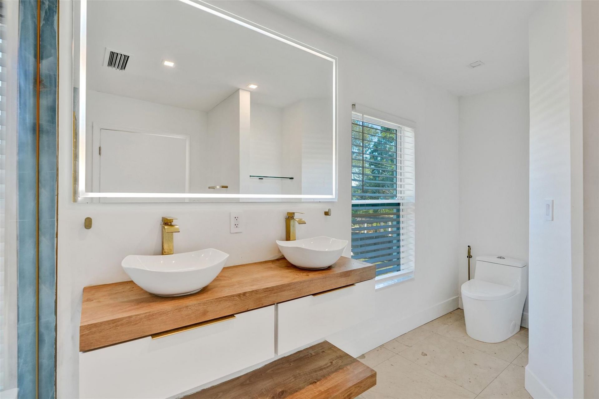 701 NE 164th Street, Miami, FL 33162 Photo