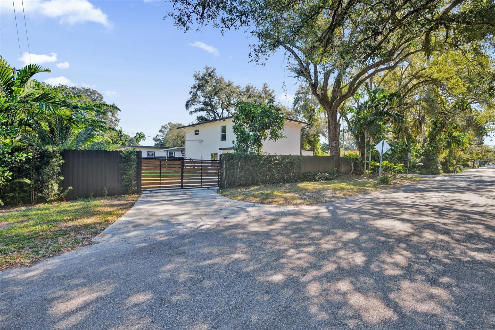 701 NE 164th Street, Miami, FL 33162 Photo