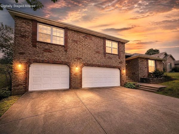 1518 W Coach House Court, Nixa, MO 65714