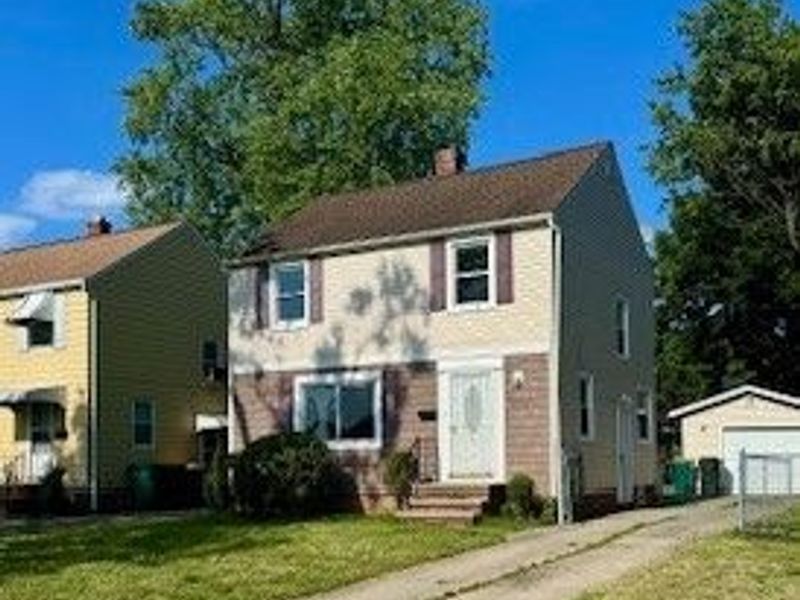 5357 Beechwood Avenue, Maple Heights, OH 44137 Photo 2