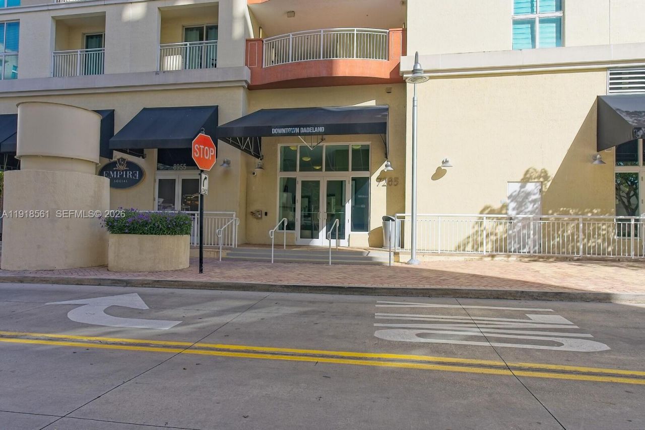 7285 SW 90th St, Unit D613, Miami, FL 33156 Photo