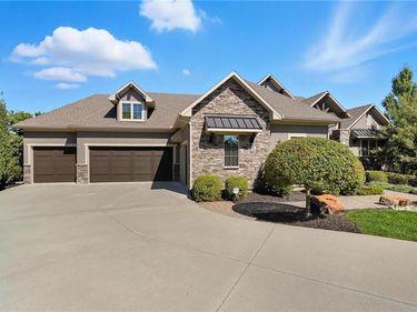 321 NW Nutall Drive, Lee's Summit, MO 64081