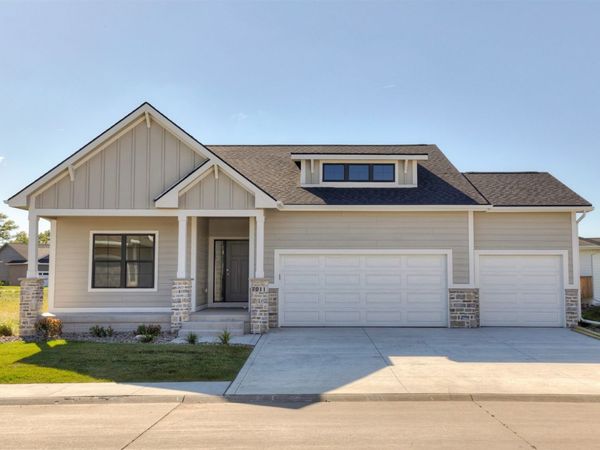 7011 Lincoln Circle, Johnston, IA 50131
