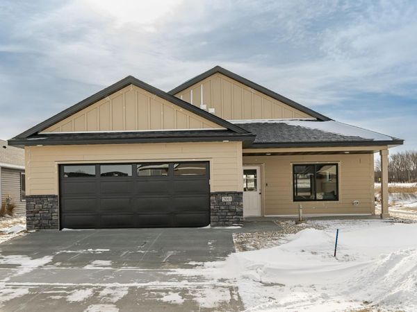 2011 Douglas Trail Drive SE, Pine Island, MN 55963