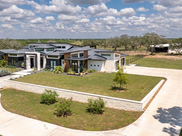 3466 Levi Sloan Road, Victoria, TX 77904