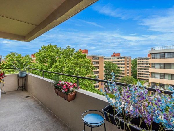 7-04 166th Street, Unit 9A, Beechhurst, NY 11357