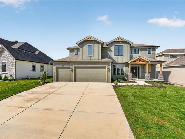 8007 NE 77th Street, Kansas City, MO 64158