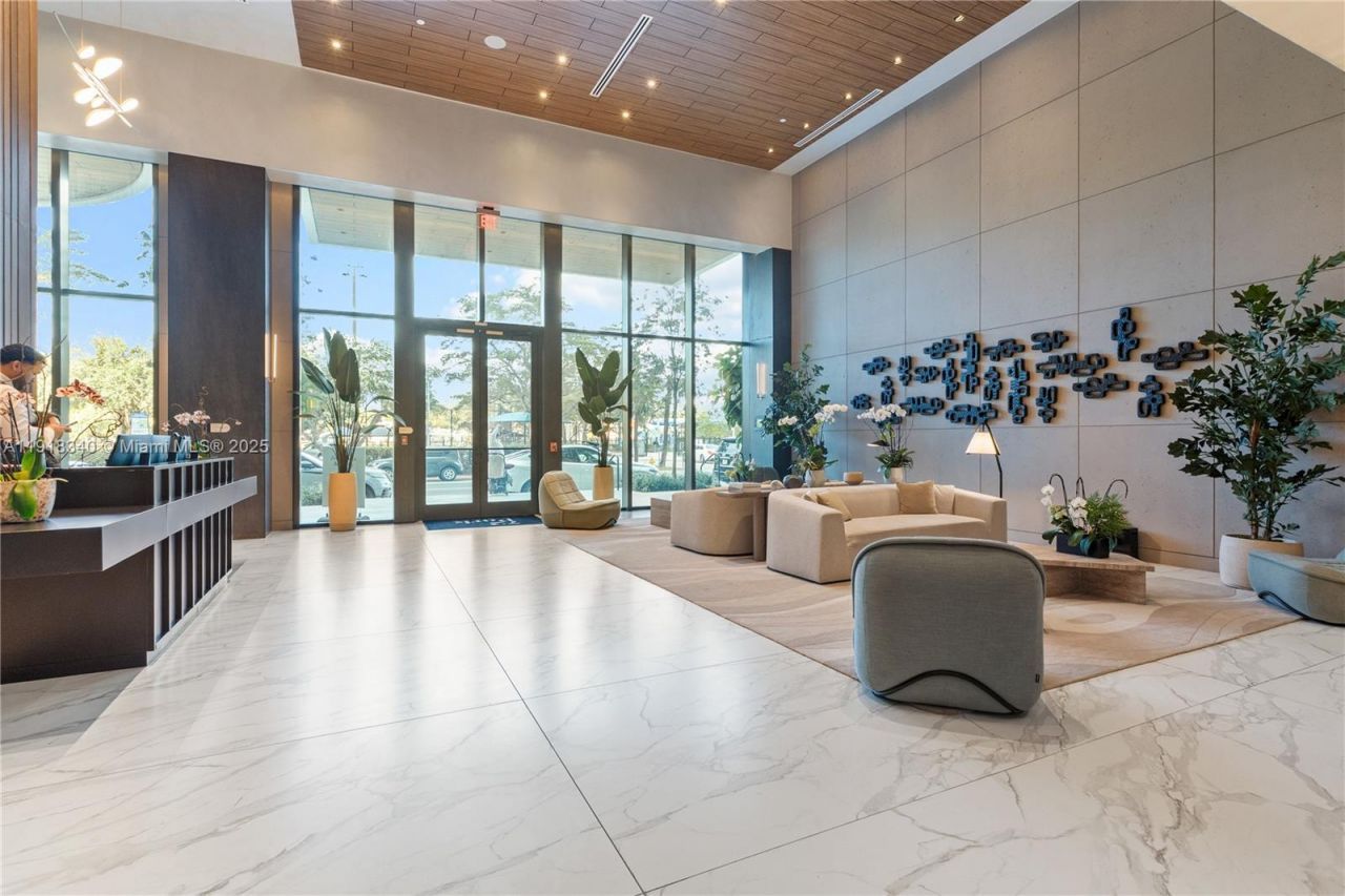 580 72nd, Unit 711, Miami Beach, FL 33141 Photo