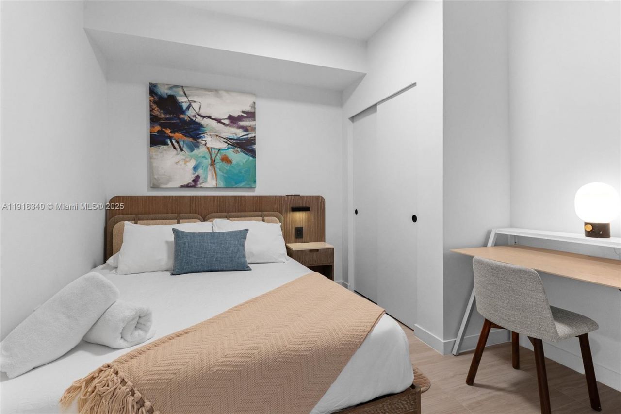 580 72nd, Unit 711, Miami Beach, FL 33141 Photo