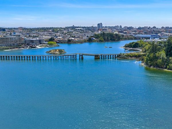 103 Gorge Rd E, Unit 206, Victoria, BC V9A 6Z2