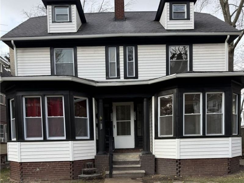 3235 Oak Road, Cleveland, OH 44118 Photo 1