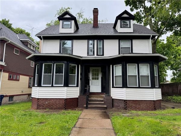 3235 Oak Road, Cleveland Heights, OH 44118