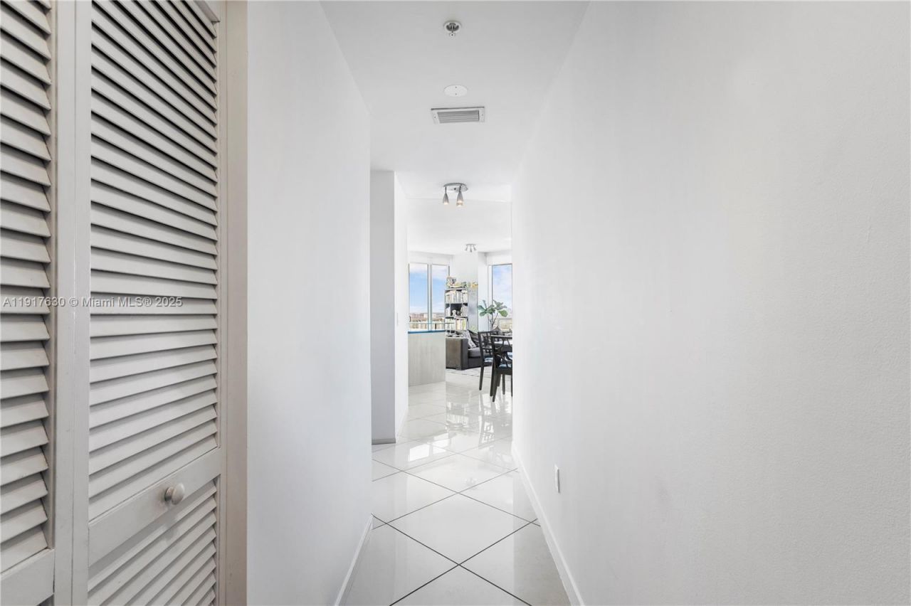 79 SW 12th St, Unit 2701-S, Miami, FL 33130 Photo