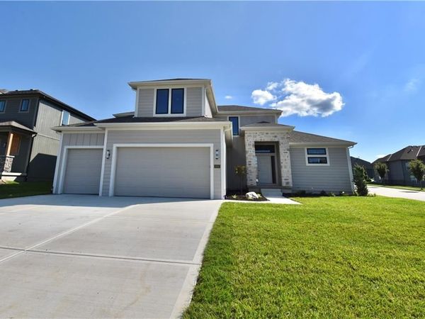 8003 NE 77th Street, Kansas City, MO 64158