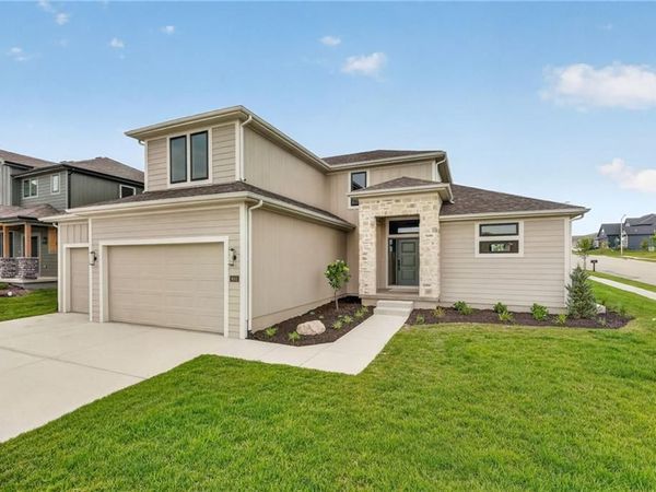 8003 NE 77th Street, Kansas City, MO 64158