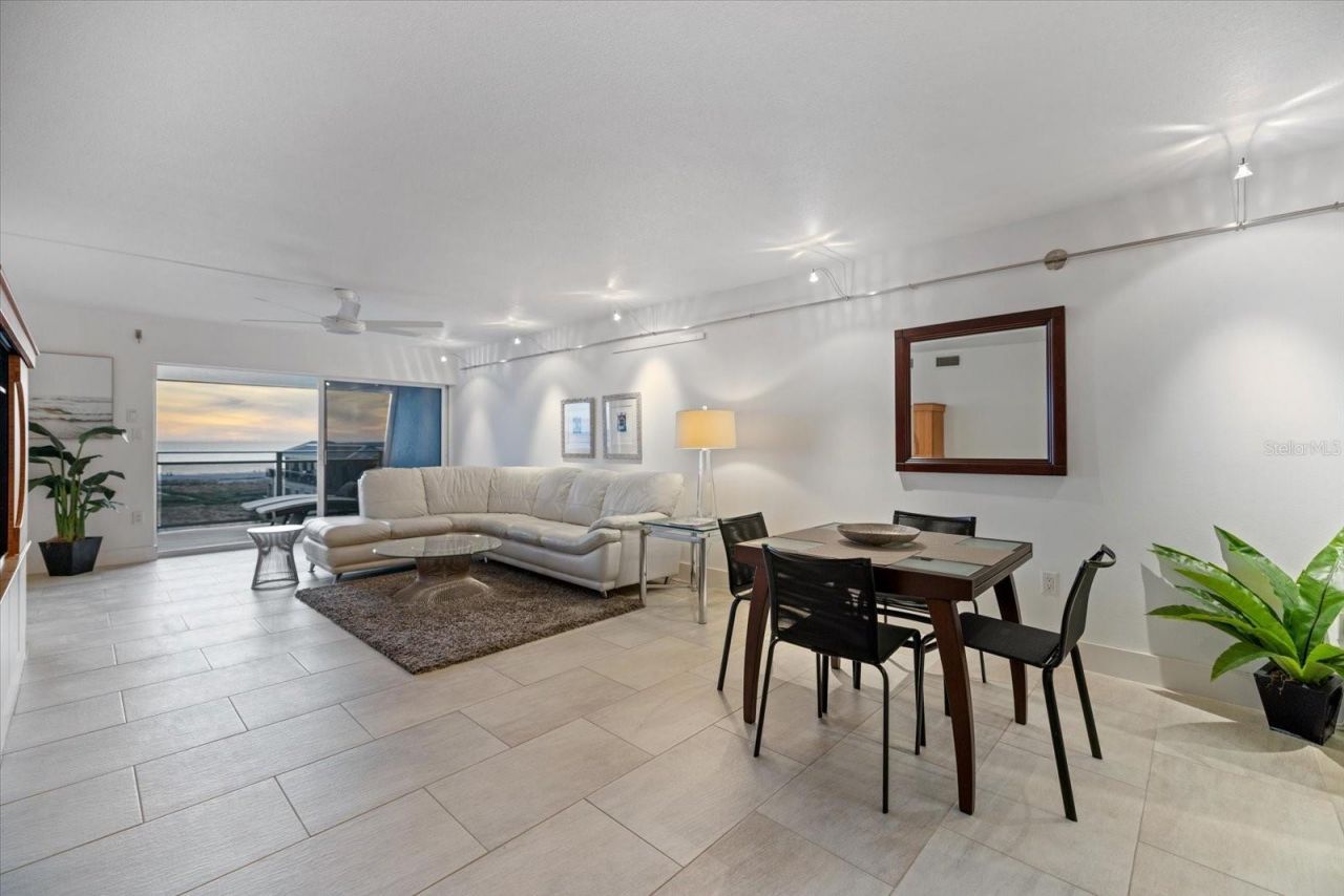 625 Beach Road, Unit 602, Sarasota, FL 34242 Photo