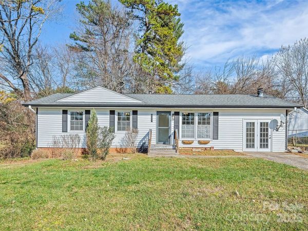 129 Willowbrook Road, Hendersonville, NC 28792