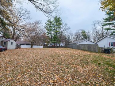 GUNION Avenue, Pekin, IL 61554