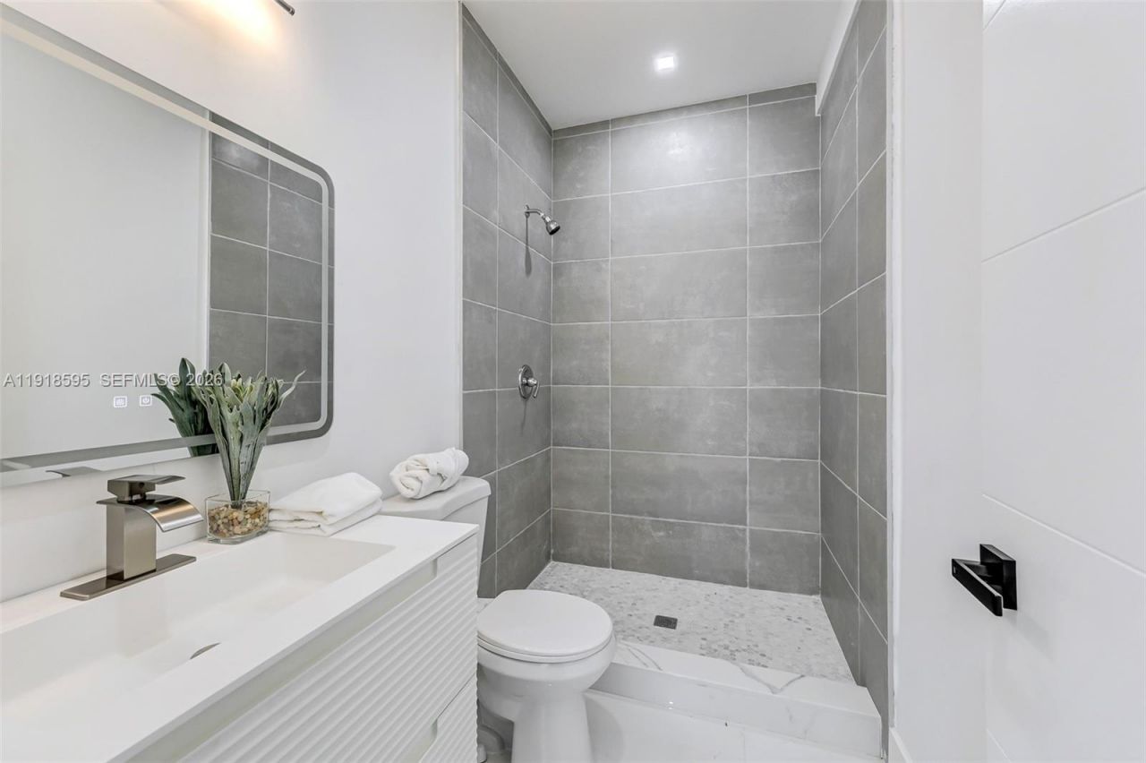 6884 NW 30 Ave, Fort Lauderdale, FL 33309 Photo