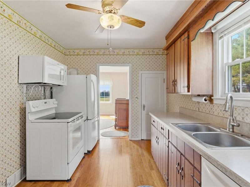 13130 Kinsman Road, Burton, OH 44021 Photo 12