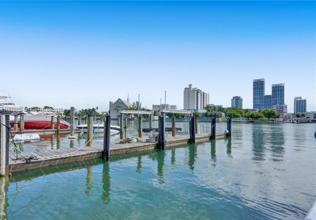 900 Bay Dr, Unit 211, Miami Beach, FL 33141 Photo