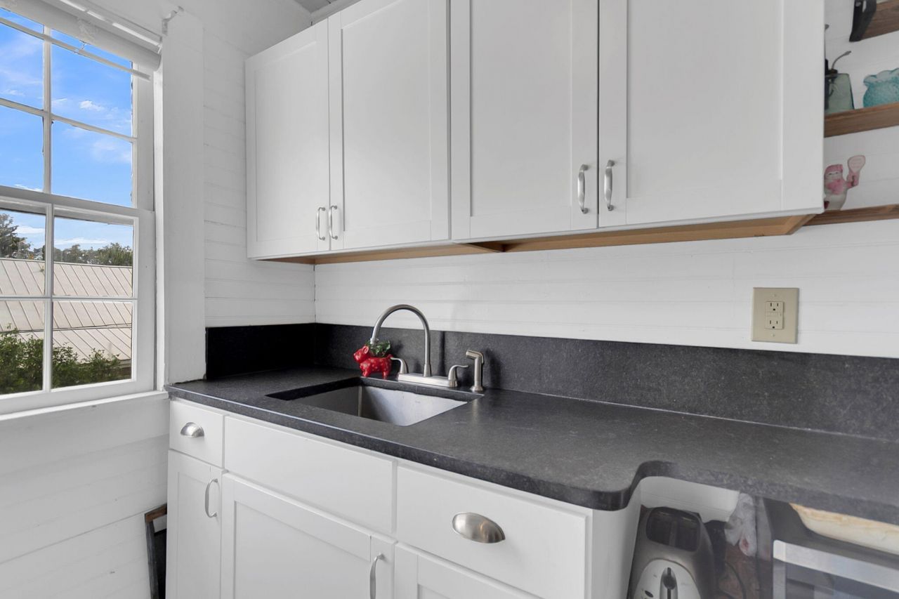 115 S Magnolia Street Photo 110