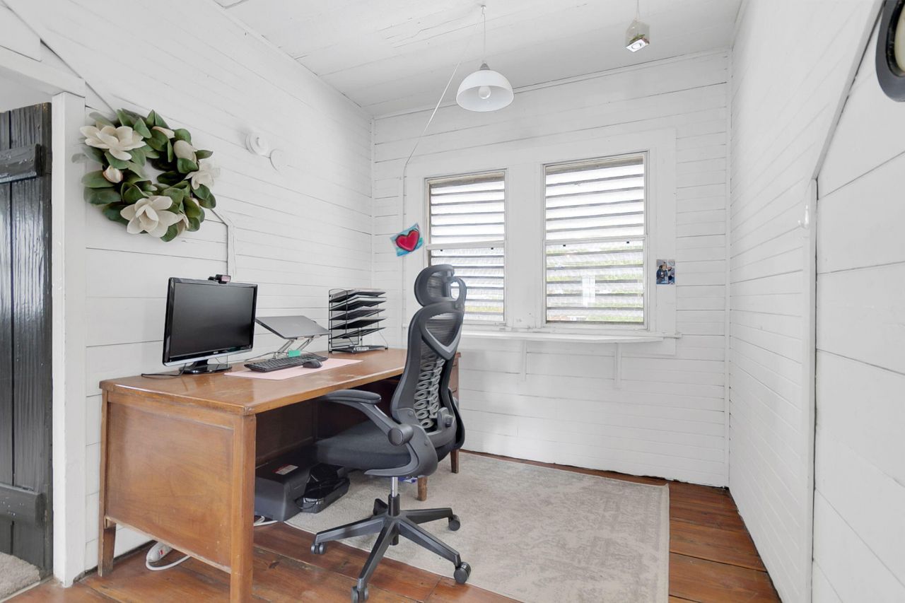 115 S Magnolia Street Photo 114