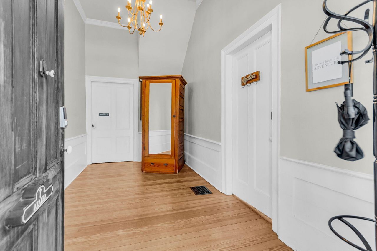 115 S Magnolia Street Photo 16