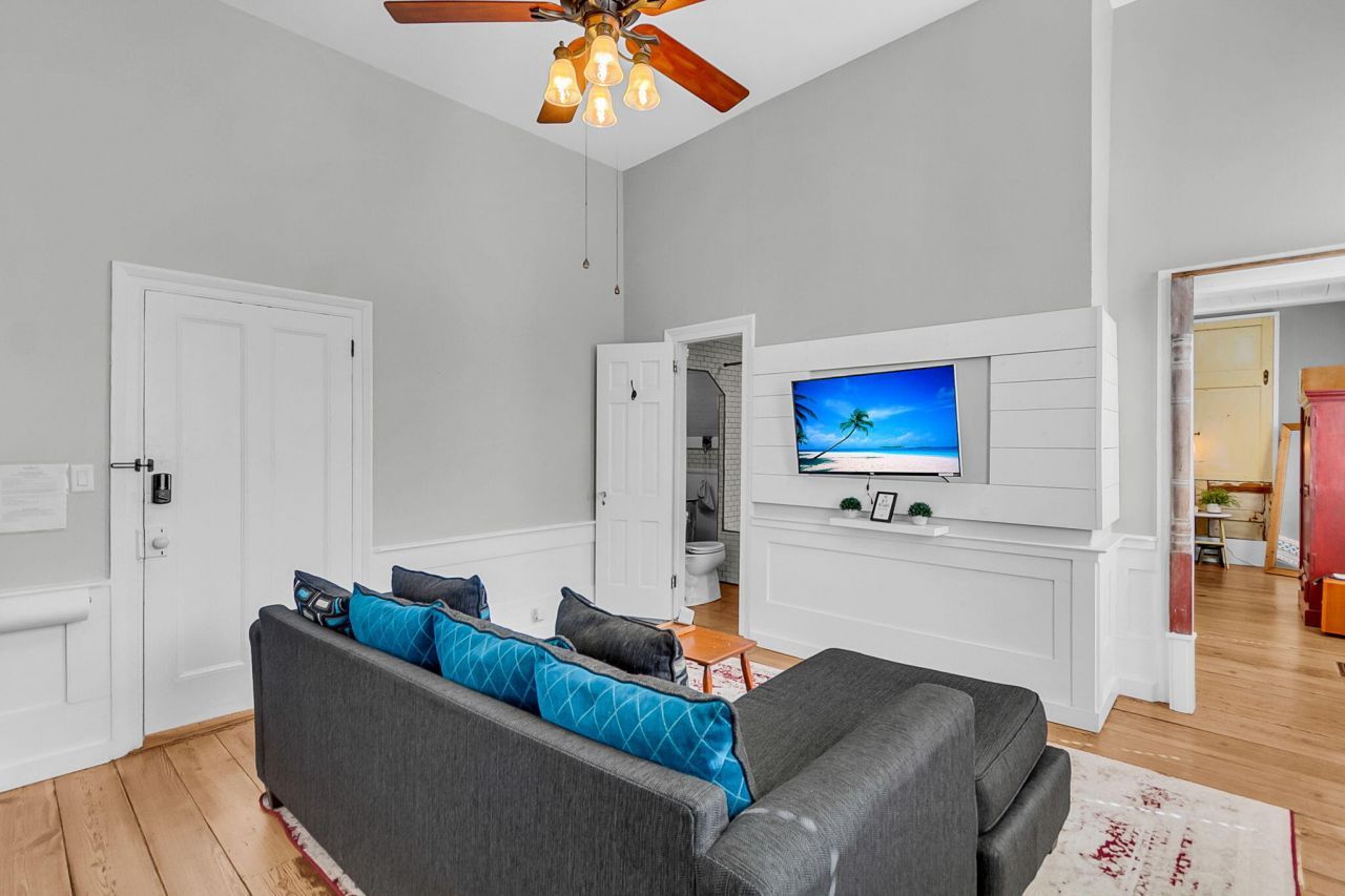 115 S Magnolia Street Photo 18