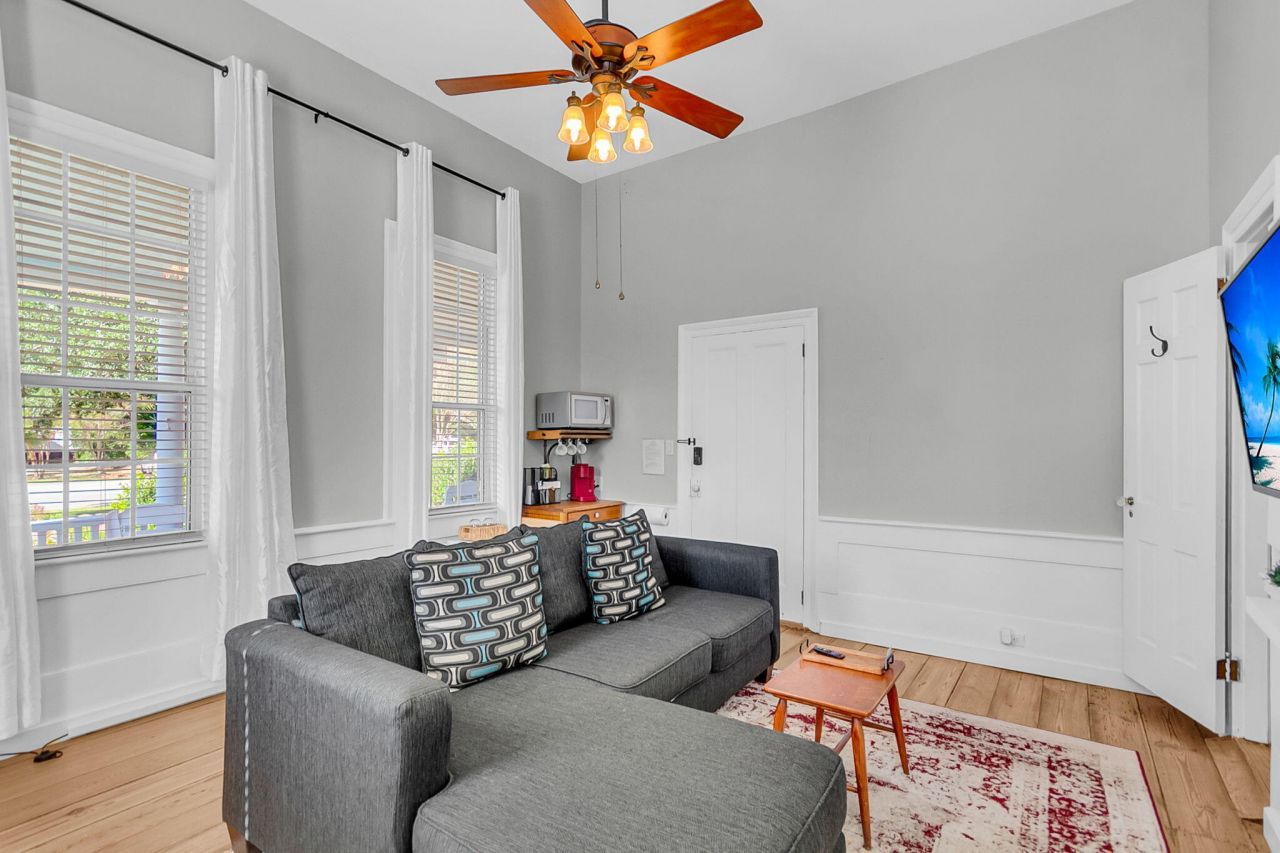 115 S Magnolia Street Photo 19