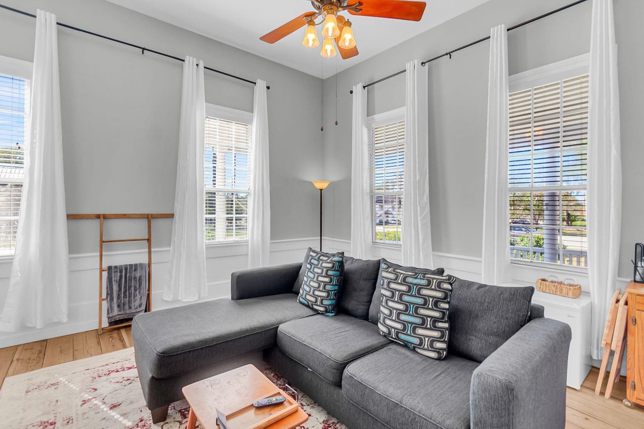 115 S Magnolia Street Photo 20