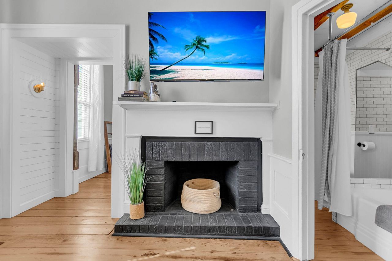 115 S Magnolia Street Photo 23