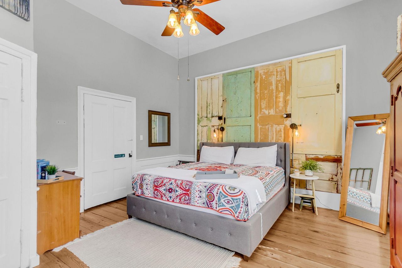 115 S Magnolia Street Photo 24