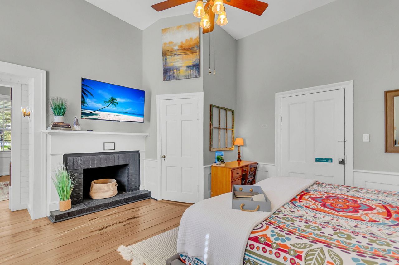 115 S Magnolia Street Photo 25