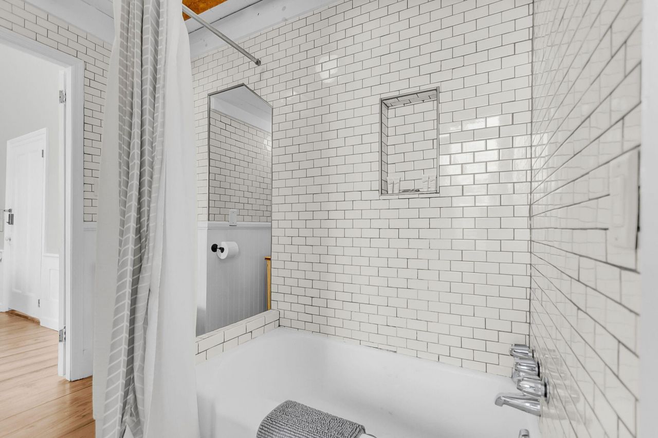 115 S Magnolia Street Photo 30