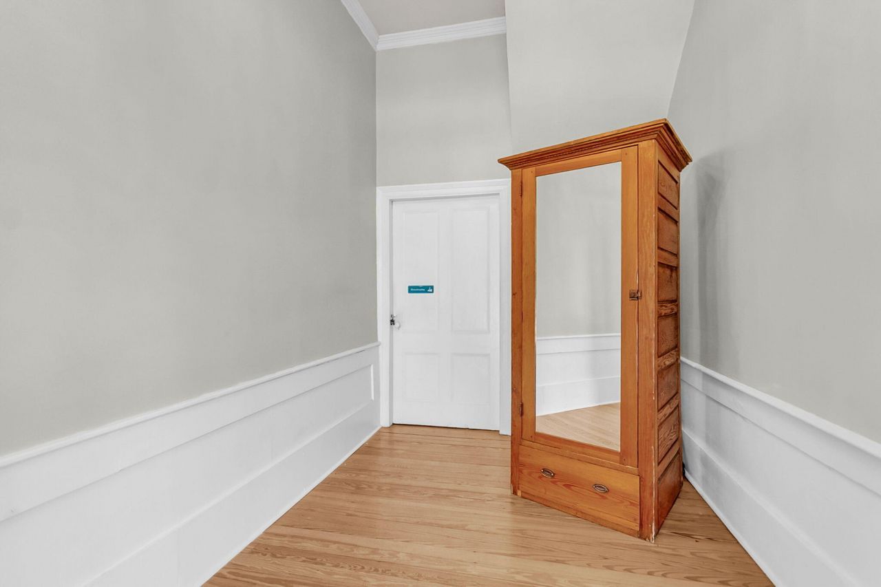 115 S Magnolia Street Photo 32