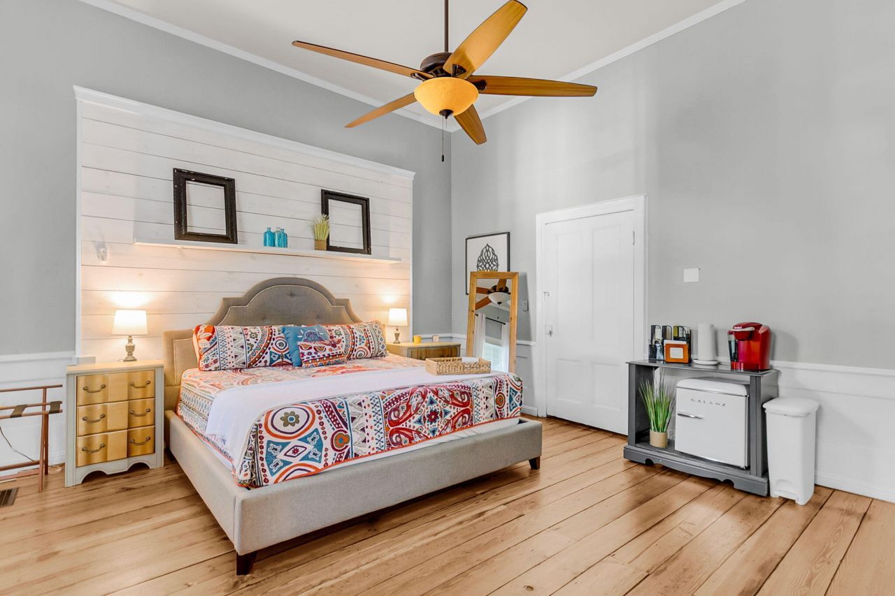 115 S Magnolia Street Photo 42