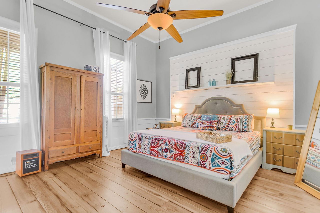 115 S Magnolia Street Photo 43