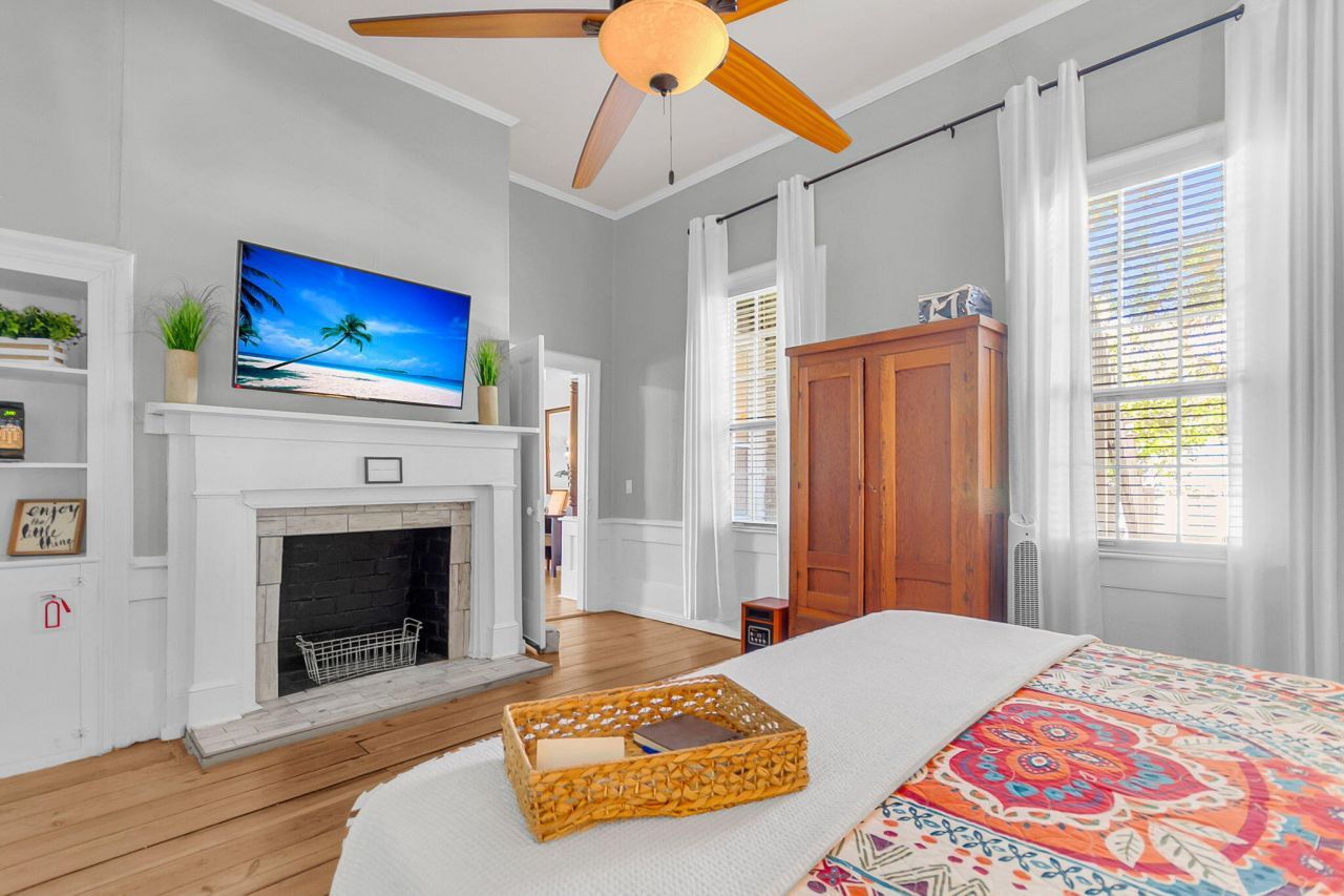 115 S Magnolia Street Photo 44