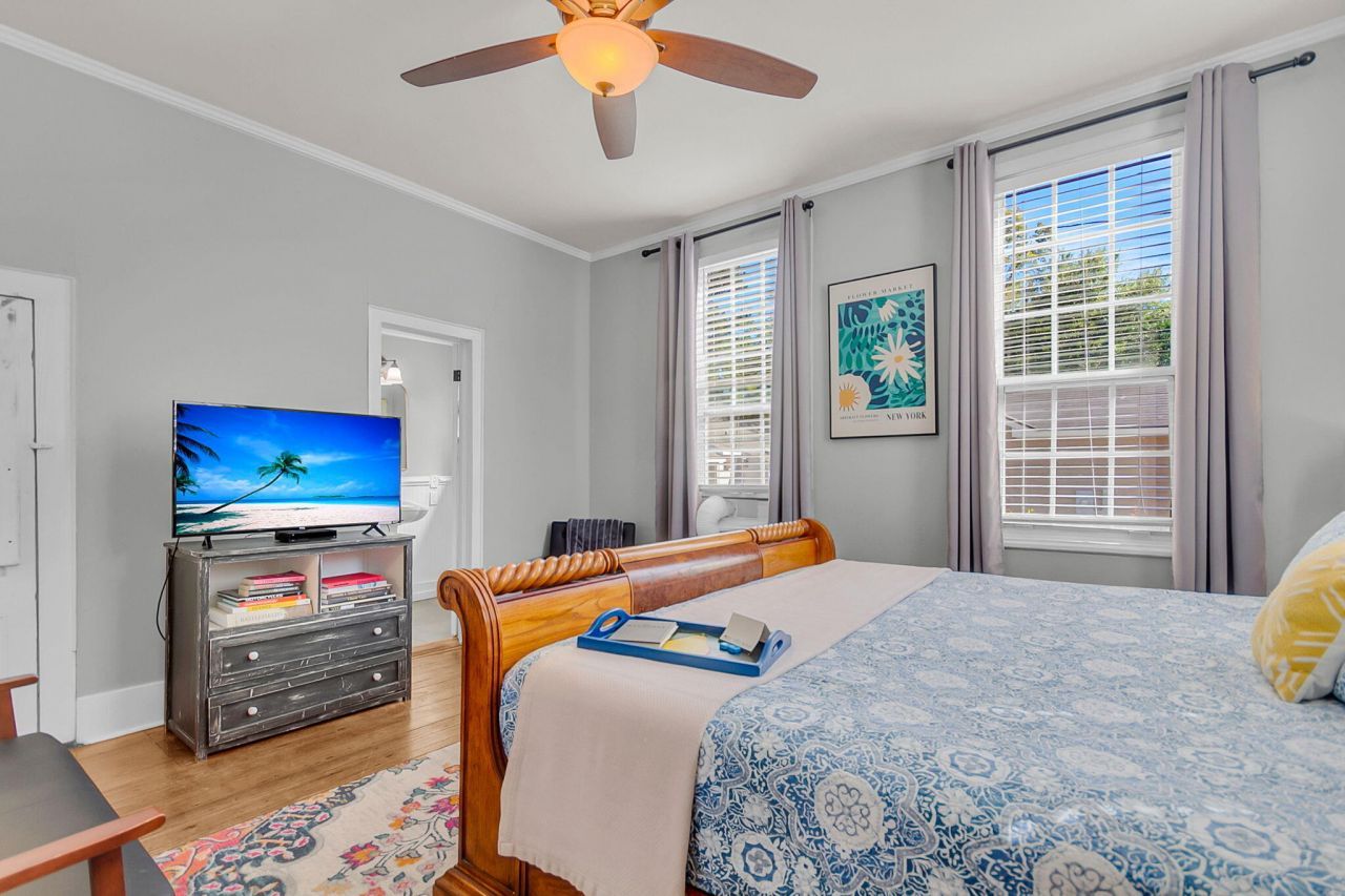 115 S Magnolia Street Photo 75