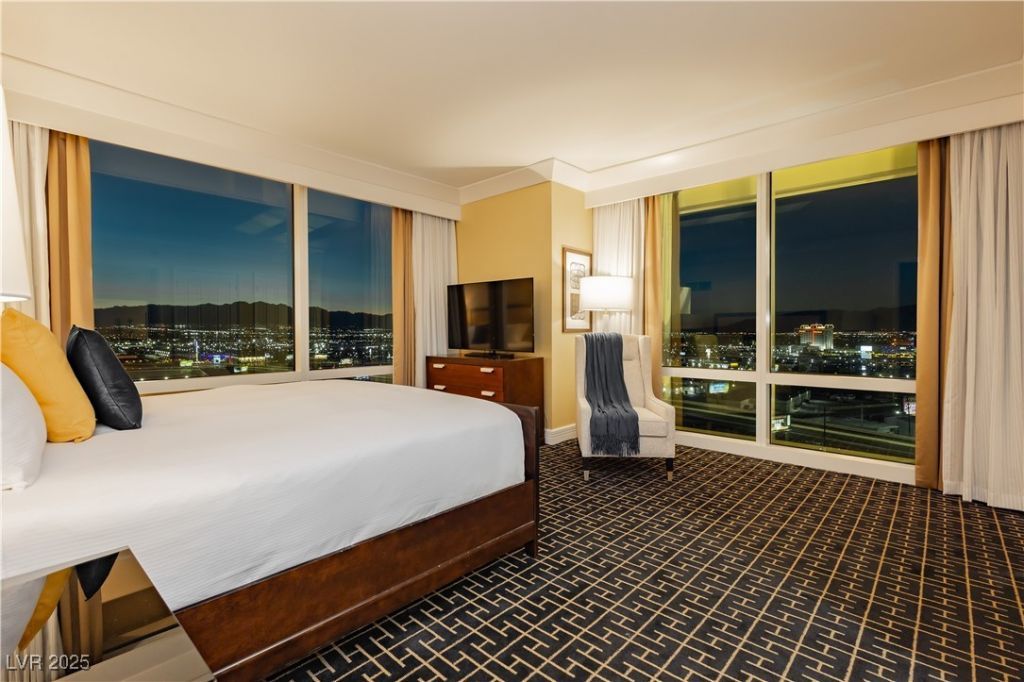 2000 Fashion Show Drive, Las Vegas, NV 89109