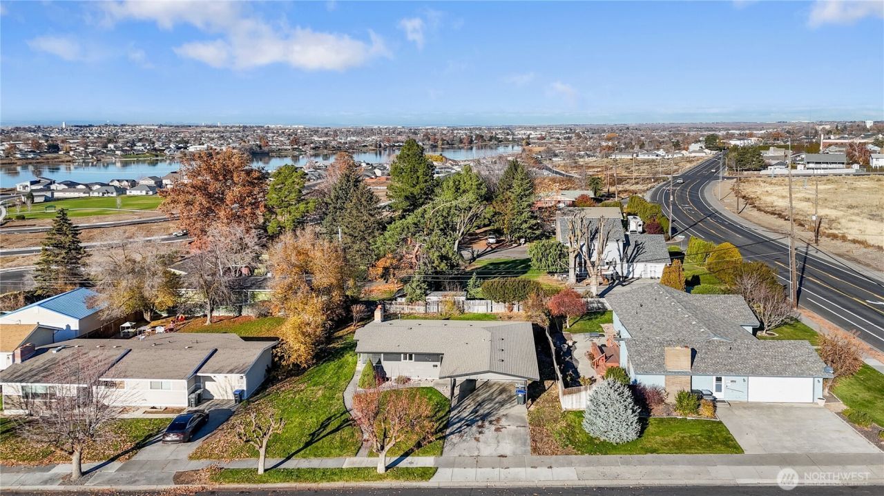 110 W Linden Avenue, Moses Lake, WA 98837 Main Photo