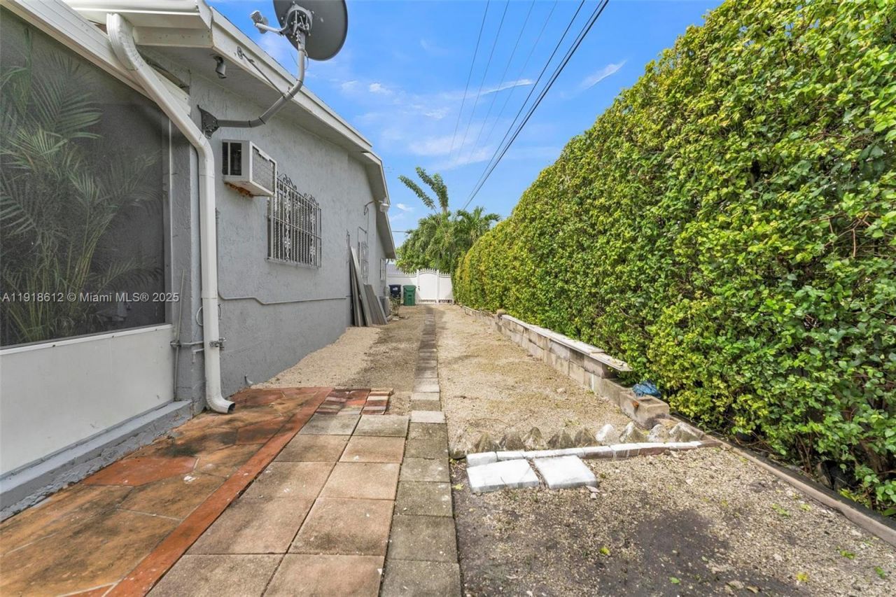 2401 SW 102nd Ave, Miami, FL 33165 Photo